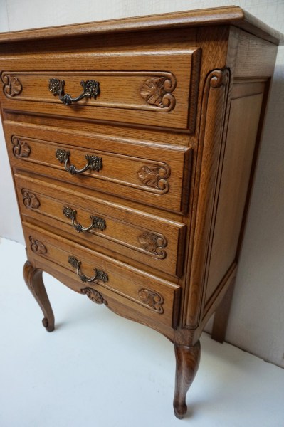 Vintage Queen-Ann-eiken-ladekastje-commode-dressoir-nachtkastje-badkamerkast-Louis-XV
